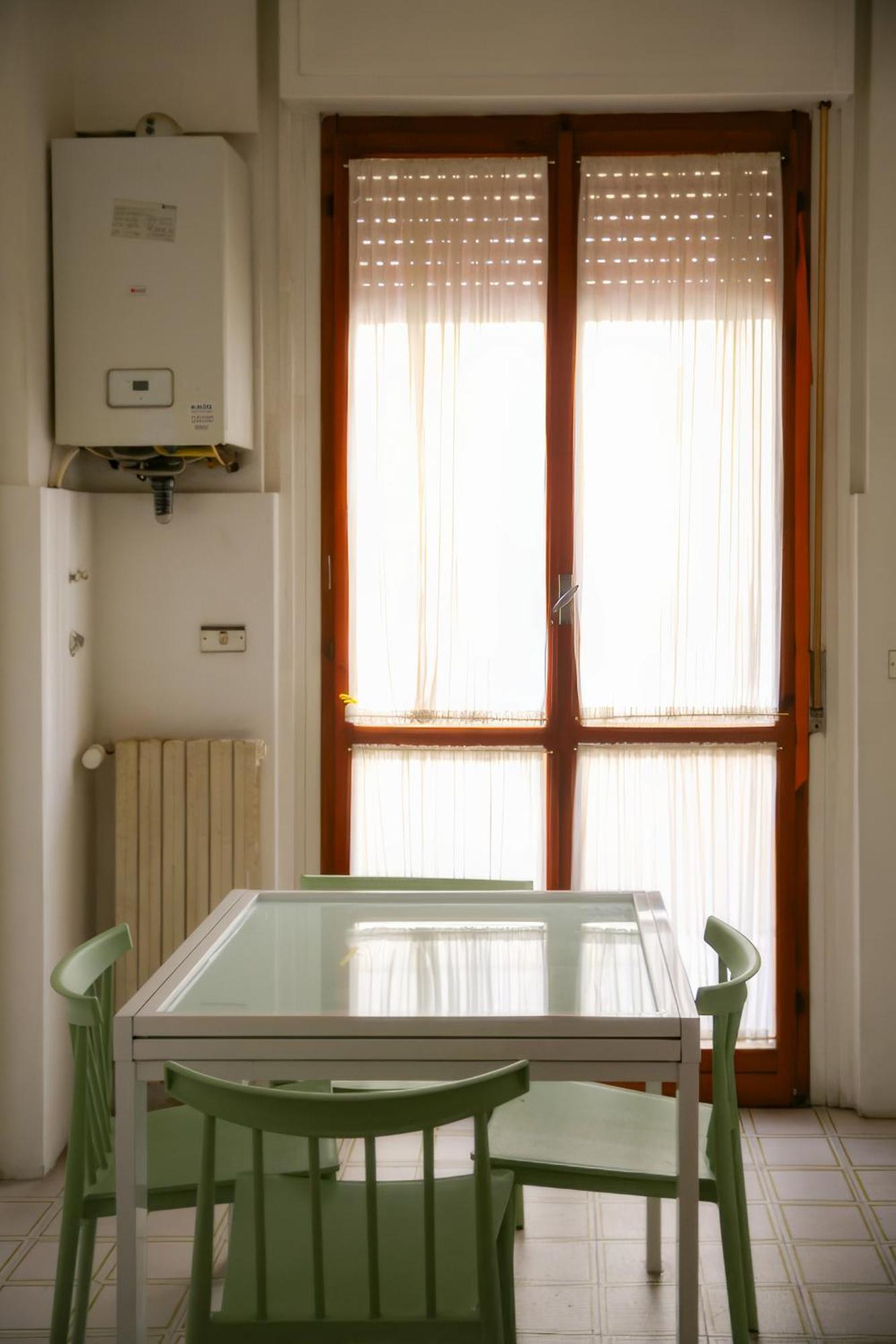 Quaint 2-br Outside Ztl Apartamento