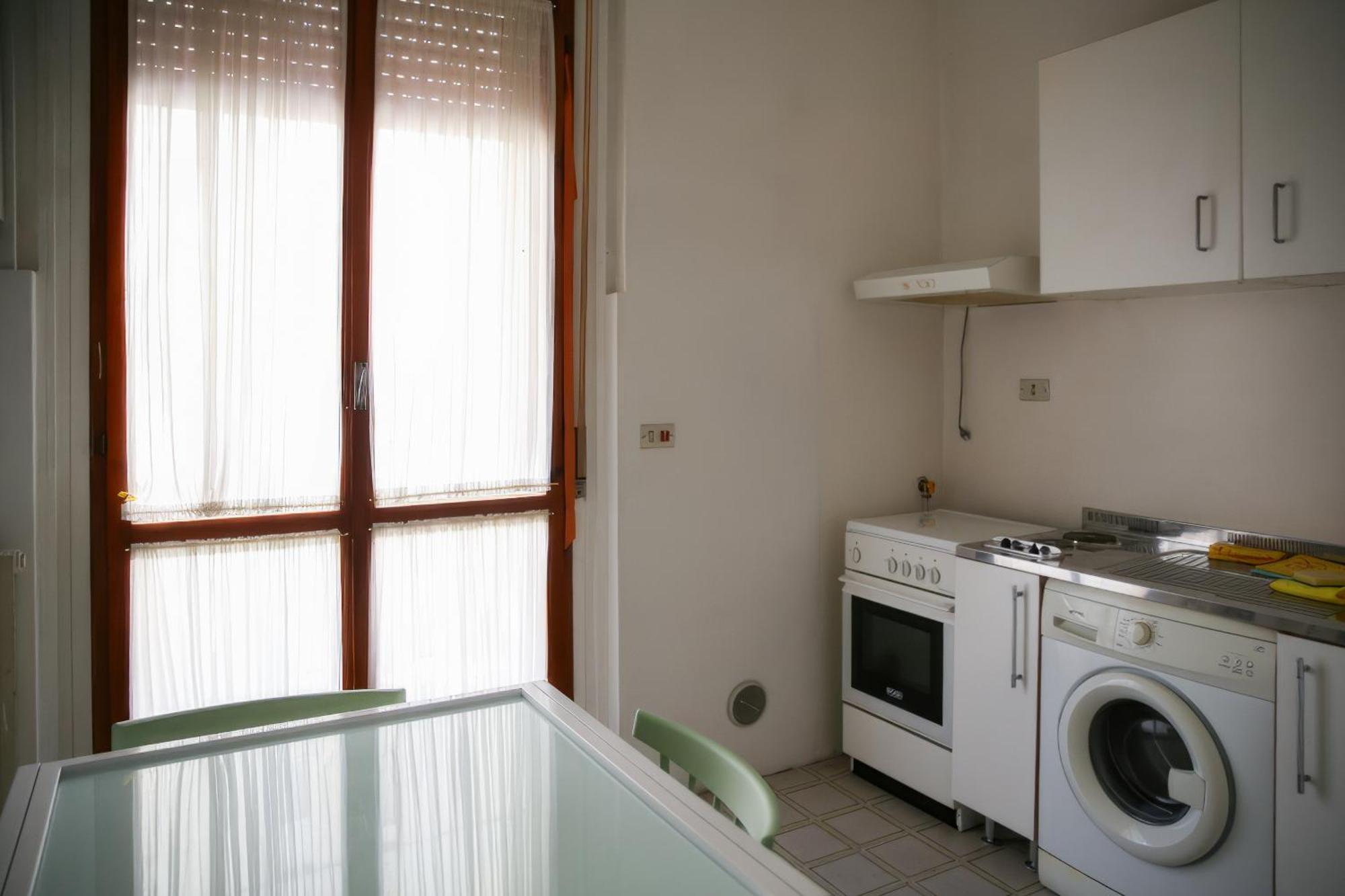Quaint 2-br Outside Ztl Florencia